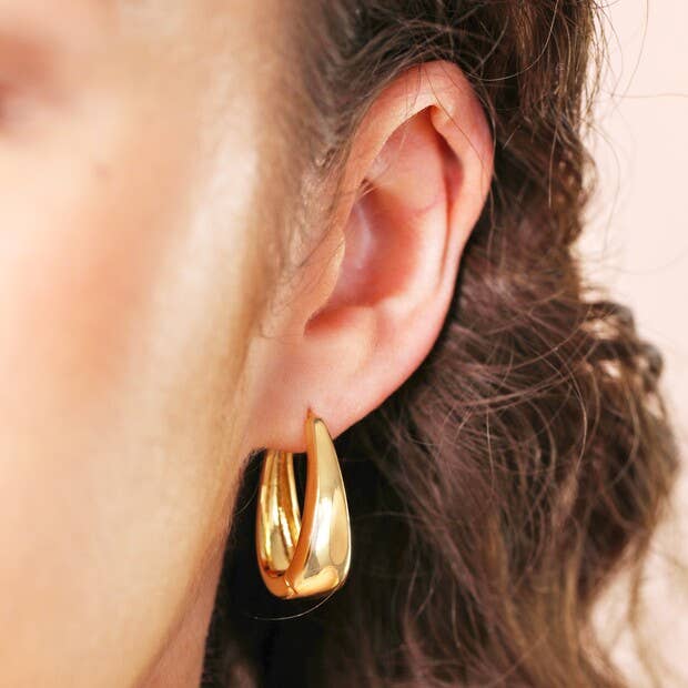 Tapered Oval Hoop Earrings in Gold