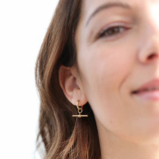 Stainless steel T bar earrings in gold