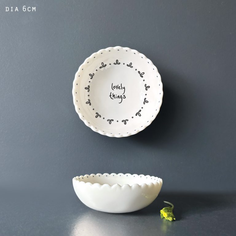 Small scallop bowl-Lovely things