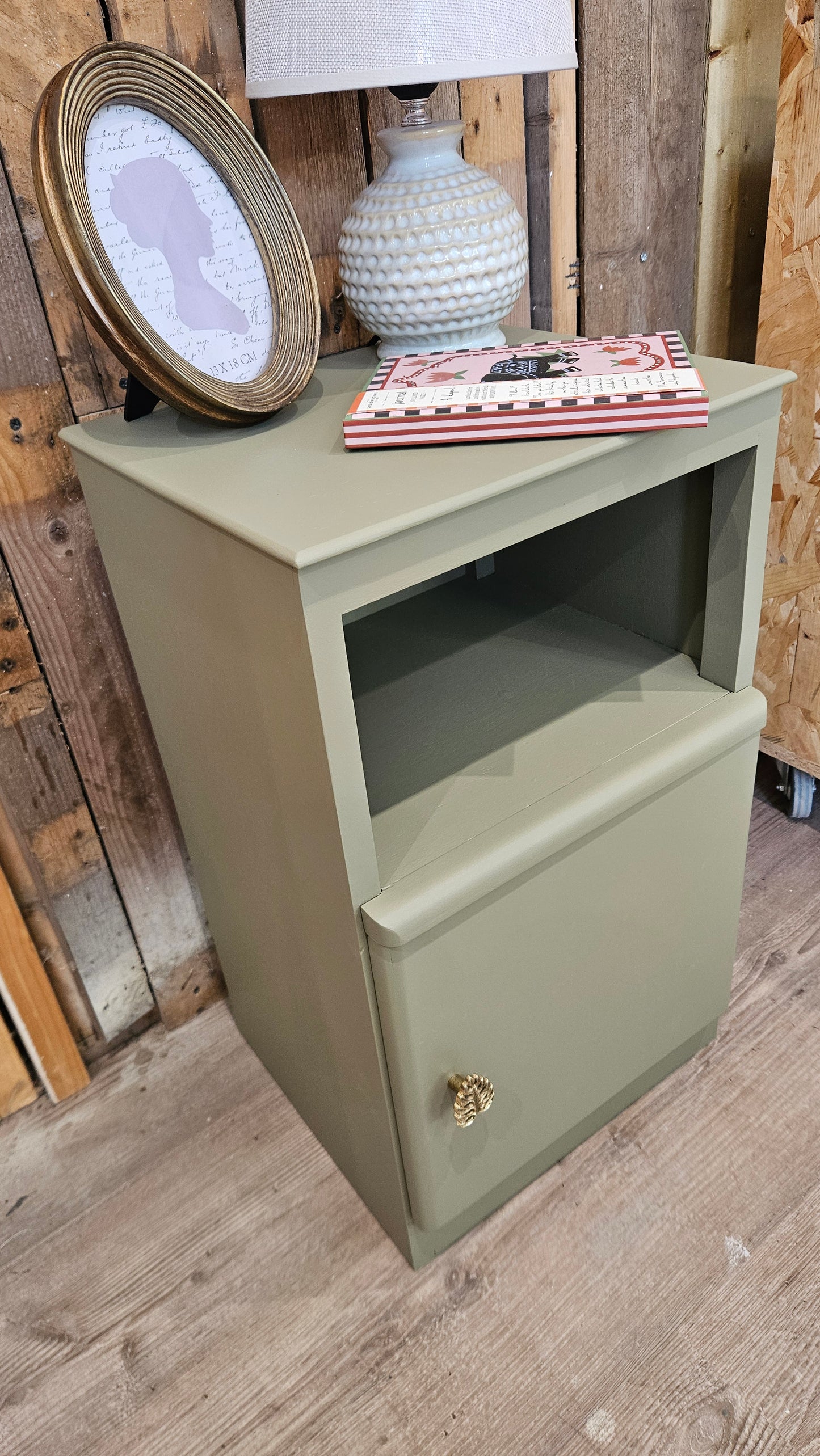 Side Table / Bedside Table Frenchic Olivia